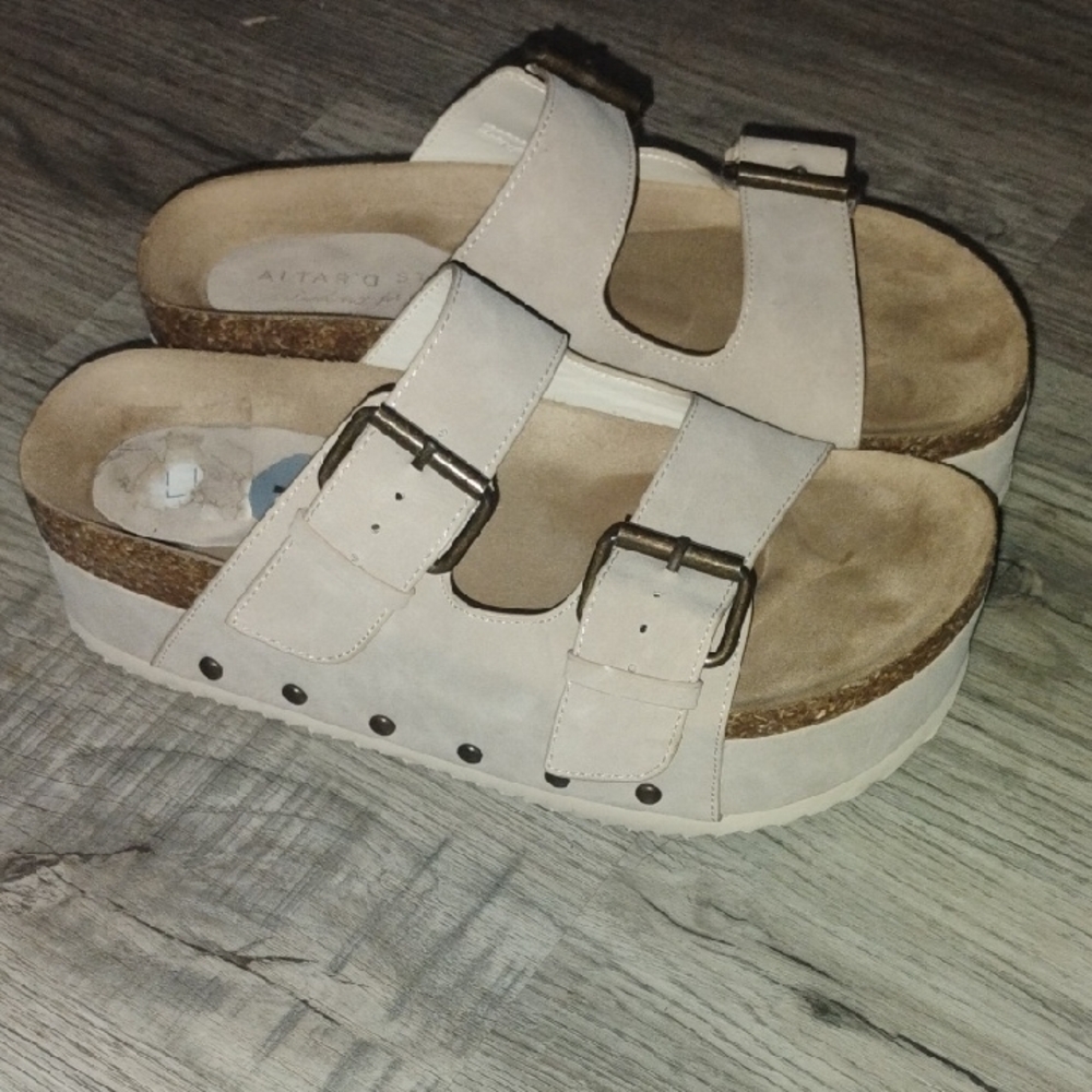 Altar D State Cream Platform Sandals